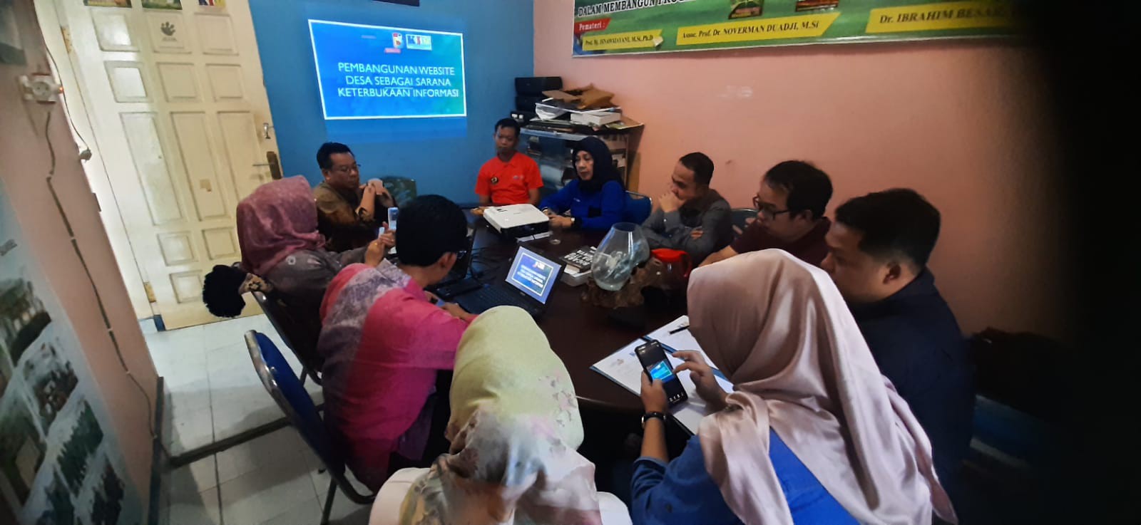 >Tim Peneliti MIK Universitas Bina Darma Evaluasi Efektivitas Website Desa Lubuk Batang sebagai Media Keterbukaan Informasi Publik